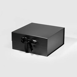Czarne kwadratowe pudełko prezentowe magnetyczne z wstążką 280x280x130mm
