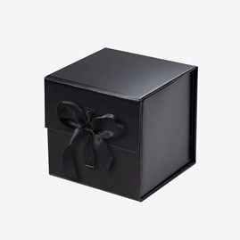 Czarne pudełko magnetyczne w formie kostki z wstążką, 255x255x255mm, opakowanie prezentowe