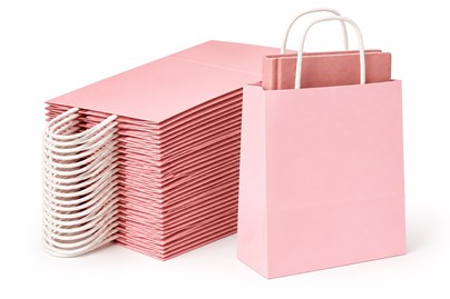 25 ozdobnych torebek papierowych w pastelowym jasnoróżowym kolorze, wymiary 240 × 100 × 320 mm, uchwyty skręcane i dno klockowe