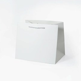 Biała głęboka torba papierowa laminowana matowa 230x170x197mm ze srebrnymi uchwytami