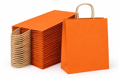 50 pomarańczowych torebek papierowych prezentowych A4 o wymiarach 240 × 100 × 320 mm i pojemności 7,5 l, z uchwytami z papierowych sznurków oraz dnem